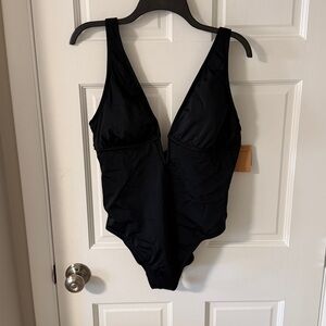 Shade & Shore Women’s Black one-piece Swimsuit Size Large 12-14 NEW